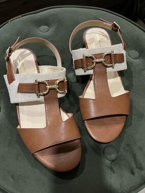 Liz Claiborne Brown Leather & Beige Canvas T-Strap Sandals